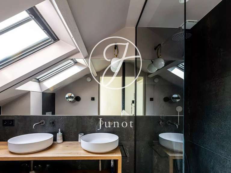 House Paris 18e - 3 bedrooms - 144m²