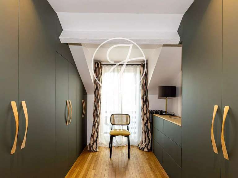 House Paris 18e - 3 bedrooms - 144m²