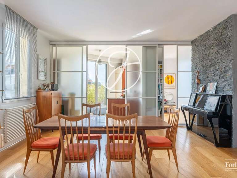 Appartement Paris 19e - 2 chambres - 244m²
