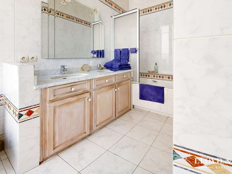 Appartement Paris 1er - 3 chambres - 126m²