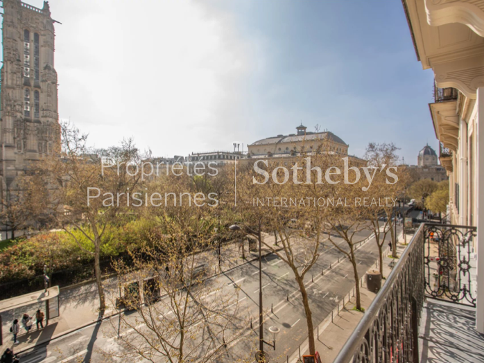 Appartement Paris 1er - 3 chambres - 143m²