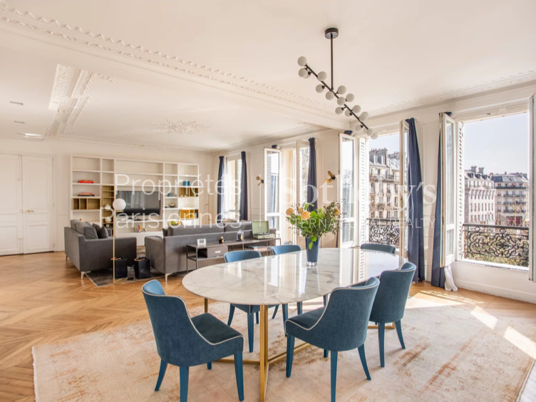 Appartement Paris 1er - 3 chambres - 143m²