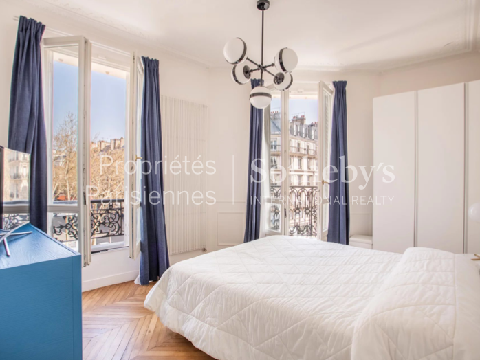 Appartement Paris 1er - 3 chambres - 143m²
