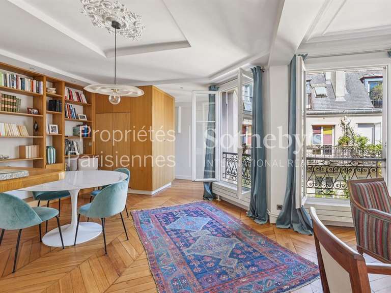 Appartement Paris 1er - 2 chambres - 80m²