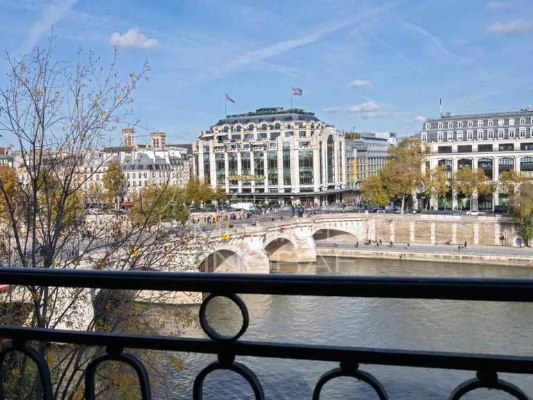 Apartment Paris 1er - 3 bedrooms - 145m²