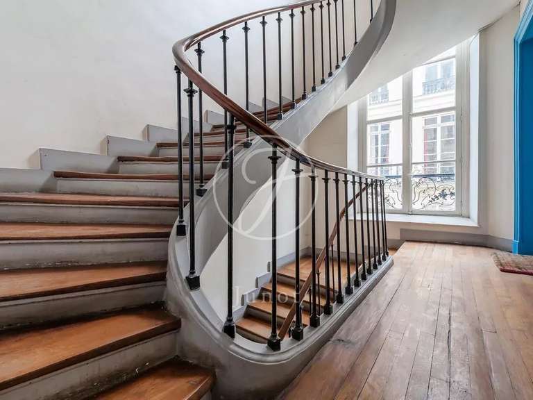 Appartement Paris 1er - 2 chambres - 111m²