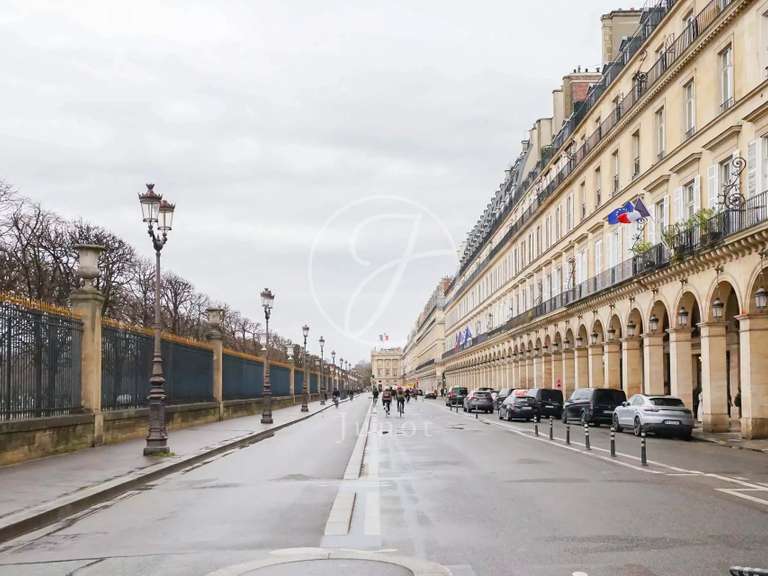 Appartement Paris 1er - 3 chambres - 135m²