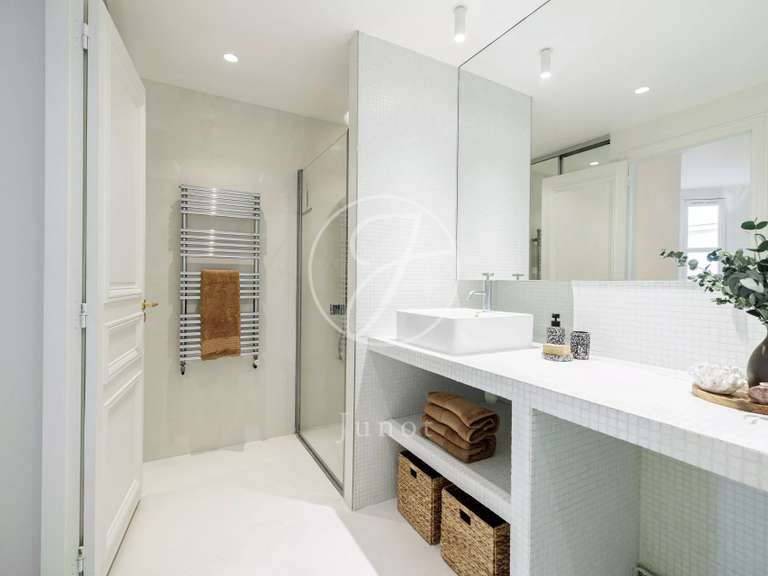 Appartement Paris 1er - 2 chambres - 73m²