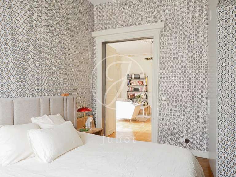 Appartement Paris 1er - 2 chambres - 111m²