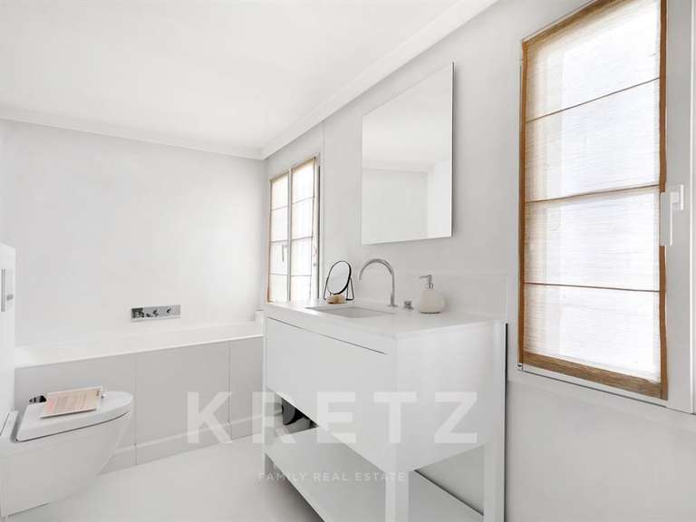 Appartement Paris 1er - 1 chambre - 68m²