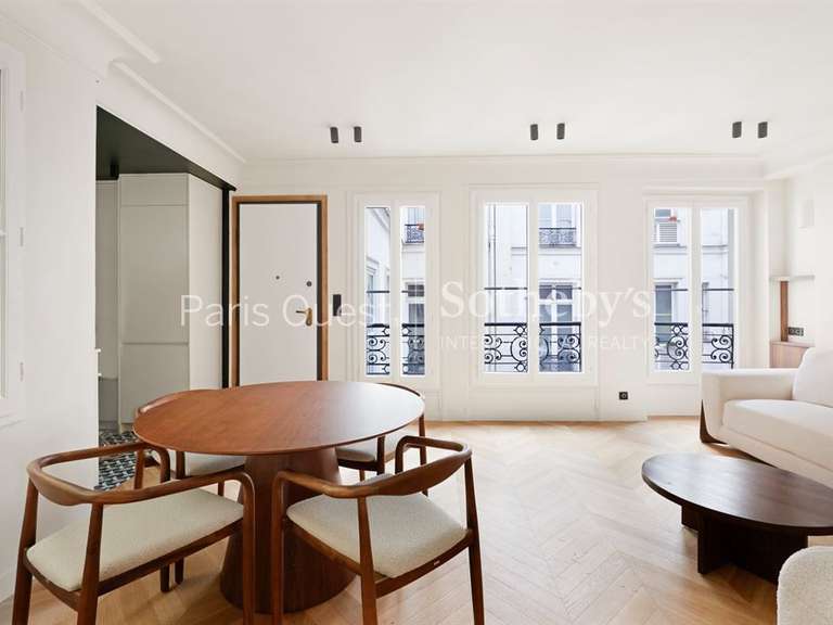 Appartement Paris 1er - 2 chambres - 65m²