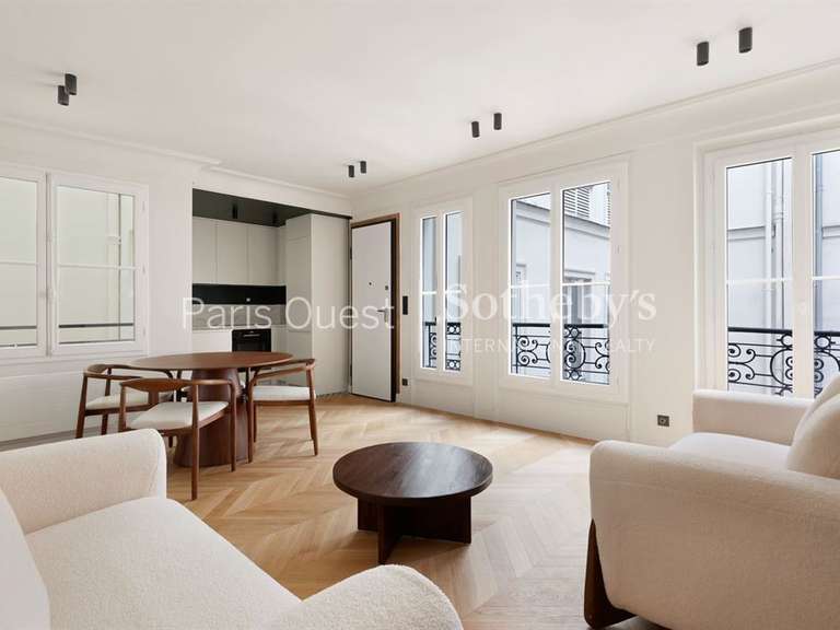 Appartement Paris 1er - 2 chambres - 65m²