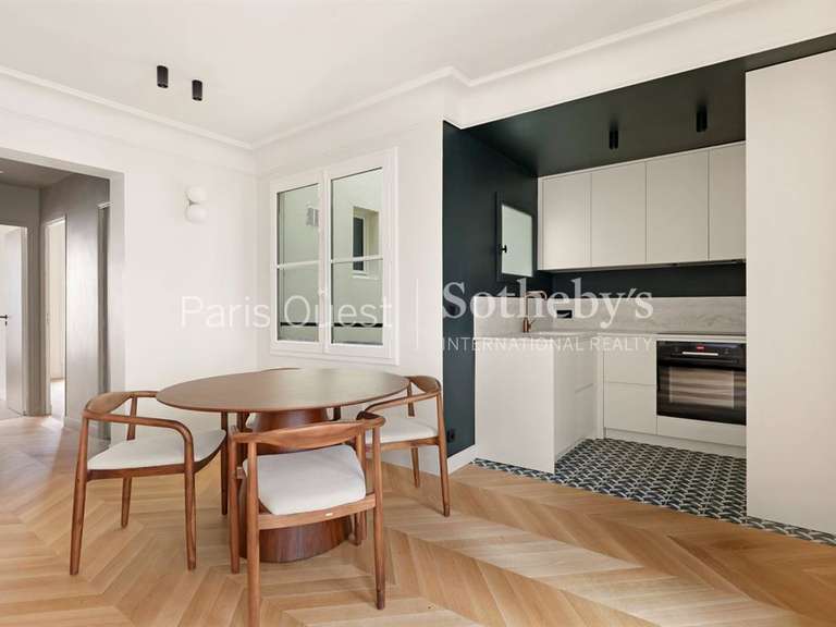 Appartement Paris 1er - 2 chambres - 65m²