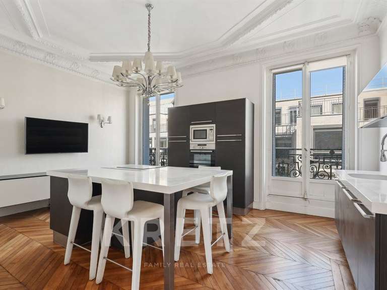 Appartement Paris 1er - 3 chambres - 200m²