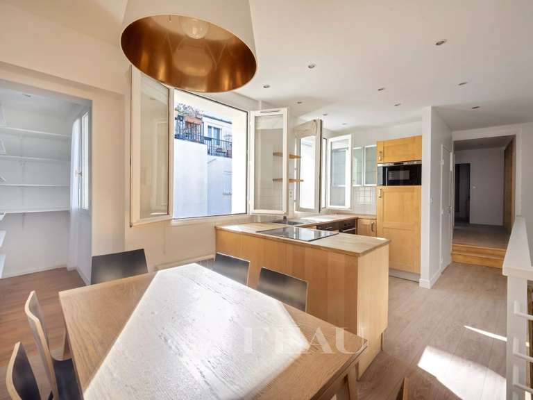 Appartement Paris 1er - 2 chambres - 68m²