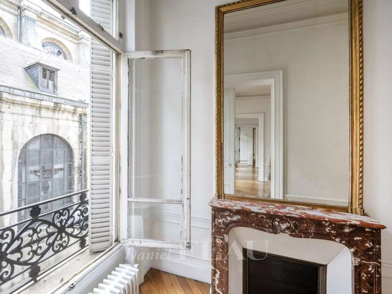 Appartement Paris 1er - 3 chambres - 135m²