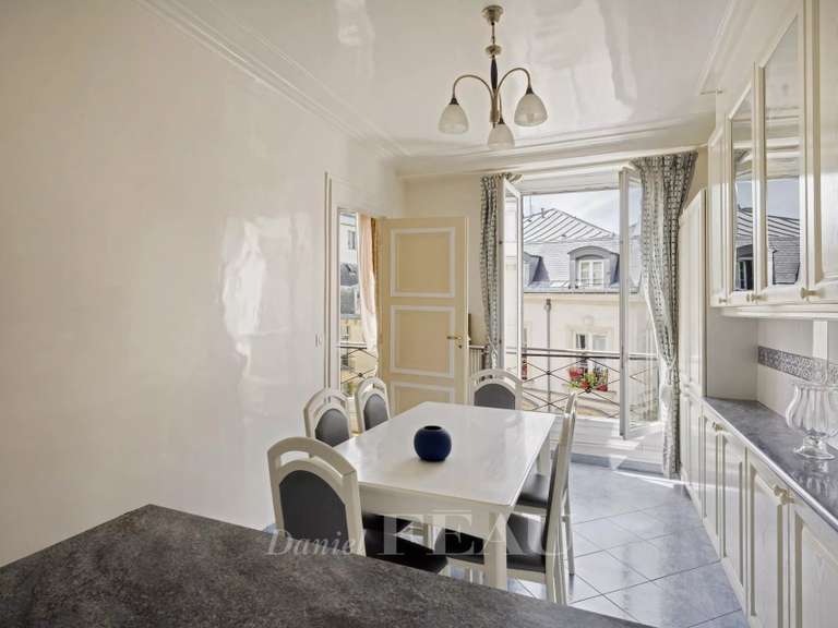 Appartement Paris 1er - 2 chambres - 90m²