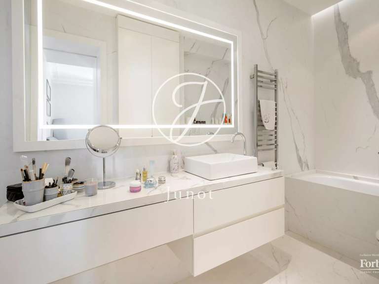Appartement Paris 1er - 1 chambre - 72m²
