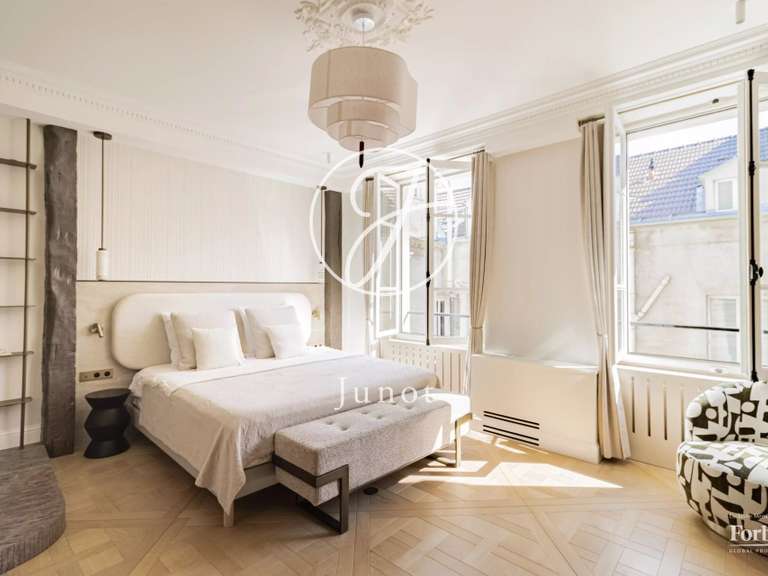Appartement Paris 1er - 3 chambres - 166m²