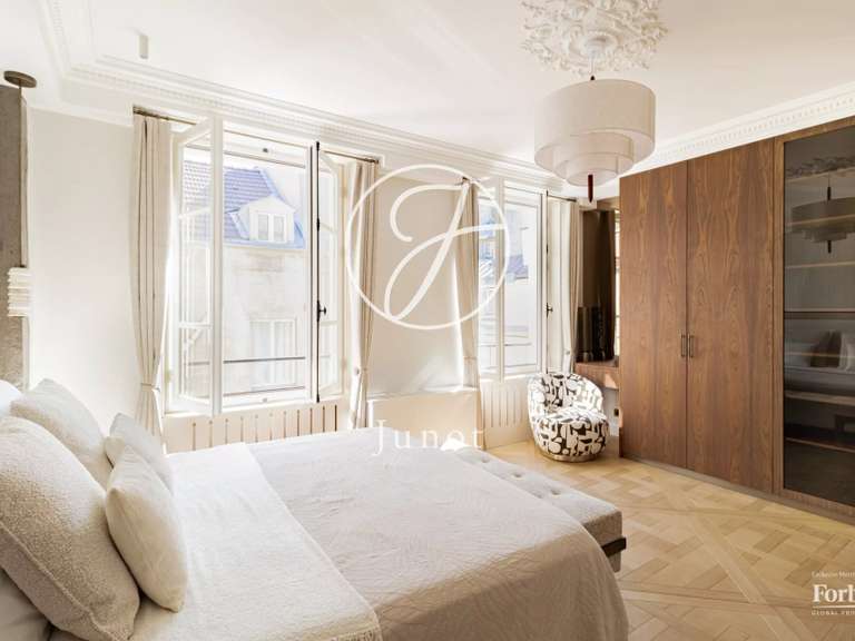Appartement Paris 1er - 3 chambres - 166m²