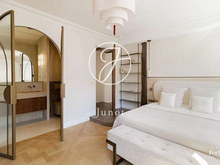Appartement Paris 1er - 3 chambres - 166m²