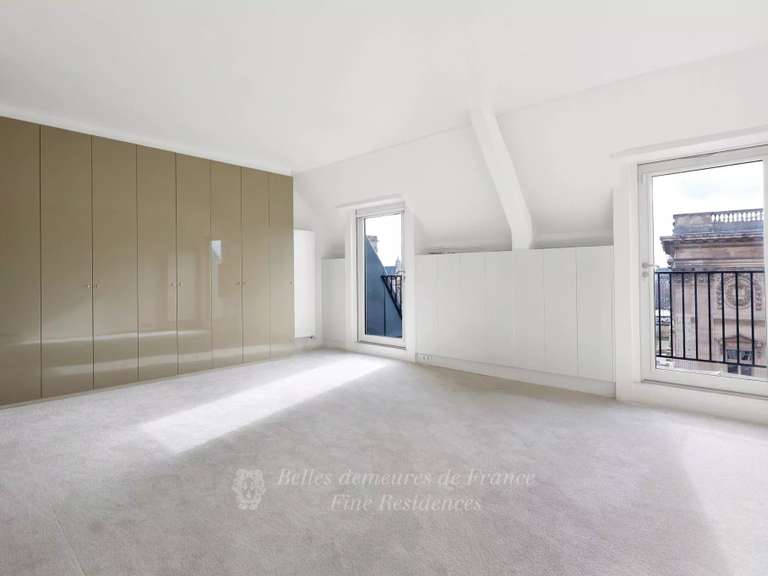 Appartement Paris 1er - 3 chambres - 240m²