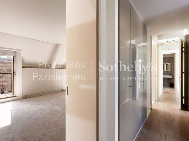 Appartement Paris 1er - 3 chambres - 240m²
