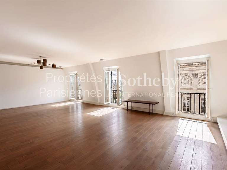 Appartement Paris 1er - 3 chambres - 240m²