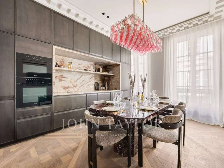 Appartement Paris 1er - 3 chambres - 163m²