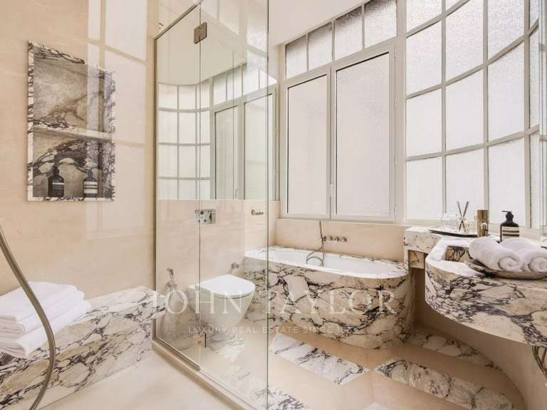 Appartement Paris 1er - 3 chambres - 163m²