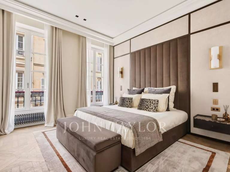 Appartement Paris 1er - 3 chambres - 163m²