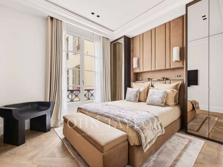 Appartement Paris 1er - 3 chambres - 163m²
