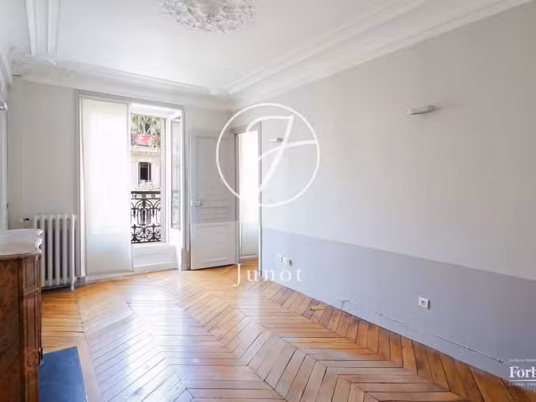 Appartement Paris 1er - 2 chambres - 109m²
