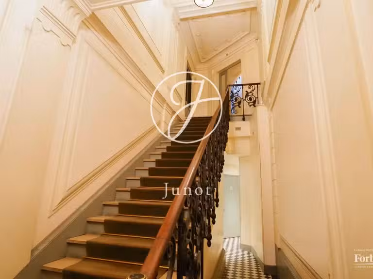 Appartement Paris 1er - 2 chambres - 109m²