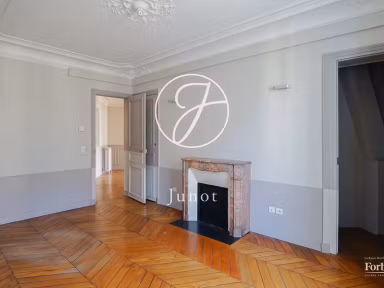 Appartement Paris 1er - 2 chambres - 109m²