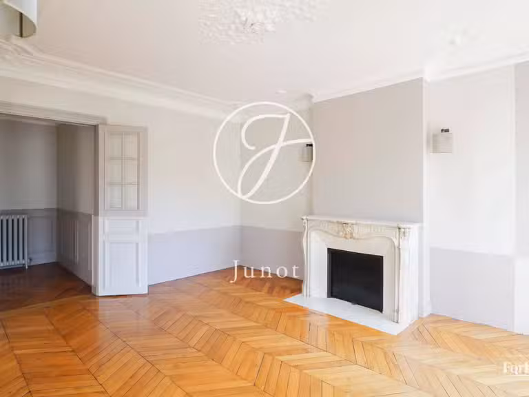 Appartement Paris 1er - 2 chambres - 109m²