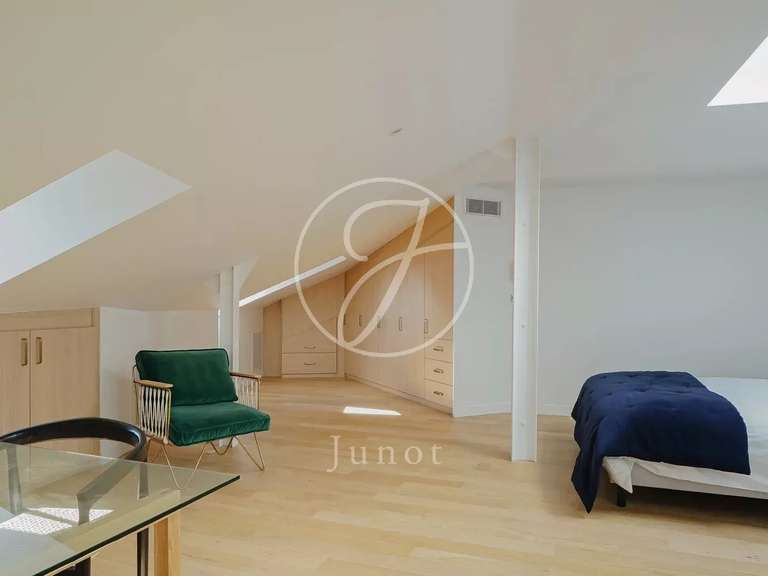 Appartement Paris 2e - 1 chambre - 128m²