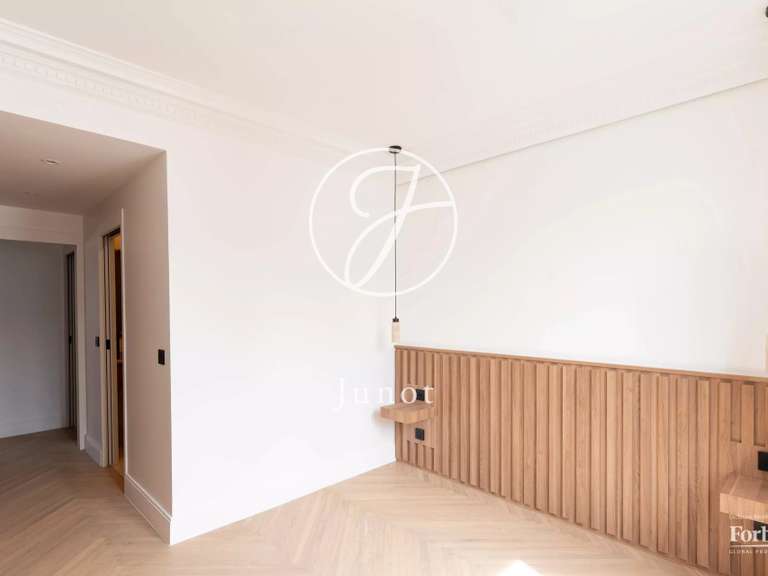 Appartement Paris 2e - 2 chambres - 84m²