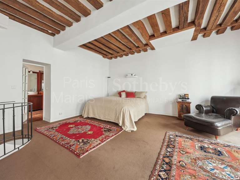 Appartement Paris 3e - 1 chambre - 109m²