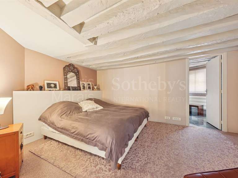 Appartement Paris 3e - 1 chambre - 154m²
