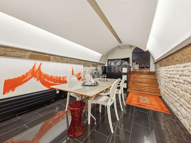 Appartement Paris 3e - 1 chambre - 154m²