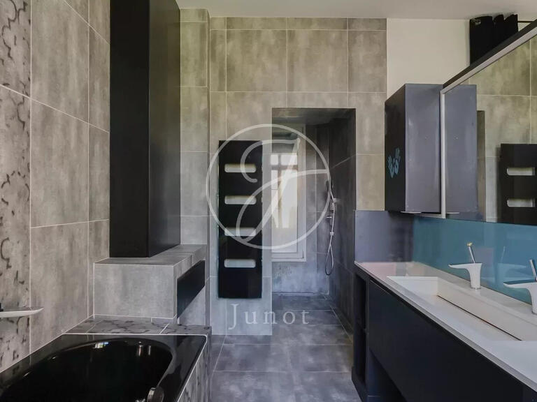 Appartement Paris 3e - 2 chambres - 104m²