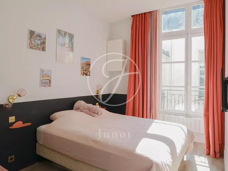 Appartement Paris 3e - 2 chambres - 104m²