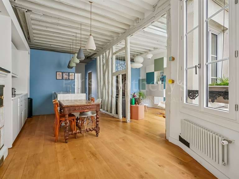 Appartement Paris 3e - 2 chambres - 77m²