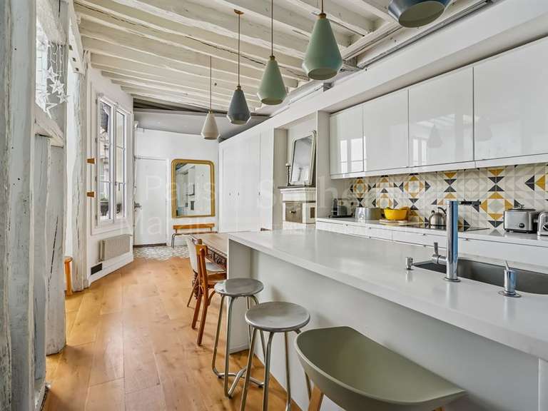 Appartement Paris 3e - 2 chambres - 77m²