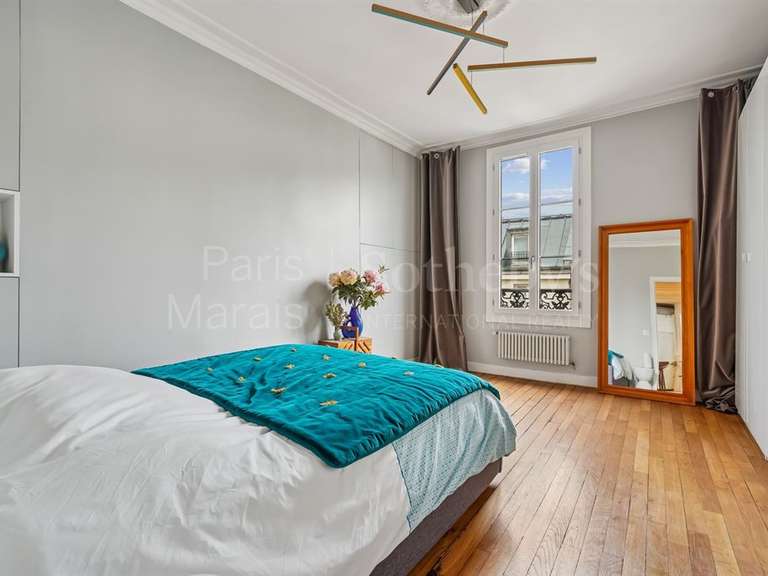 Appartement Paris 3e - 2 chambres - 77m²