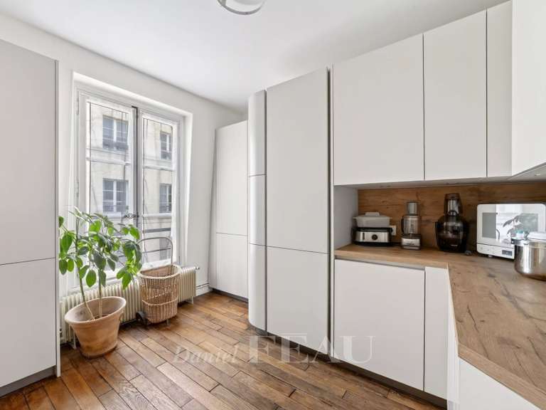 Appartement Paris 3e - 2 chambres - 114m²