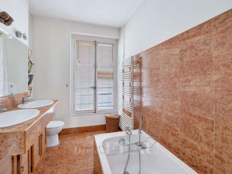 Appartement Paris 3e - 2 chambres - 114m²