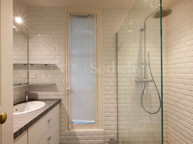 Appartement Paris 3e - 2 chambres - 111m²
