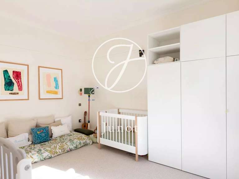 Appartement Paris 3e - 2 chambres - 99m²